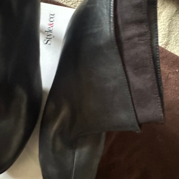 Me -Too Black Leather Ankle Bootie! - Picture 3 of 5